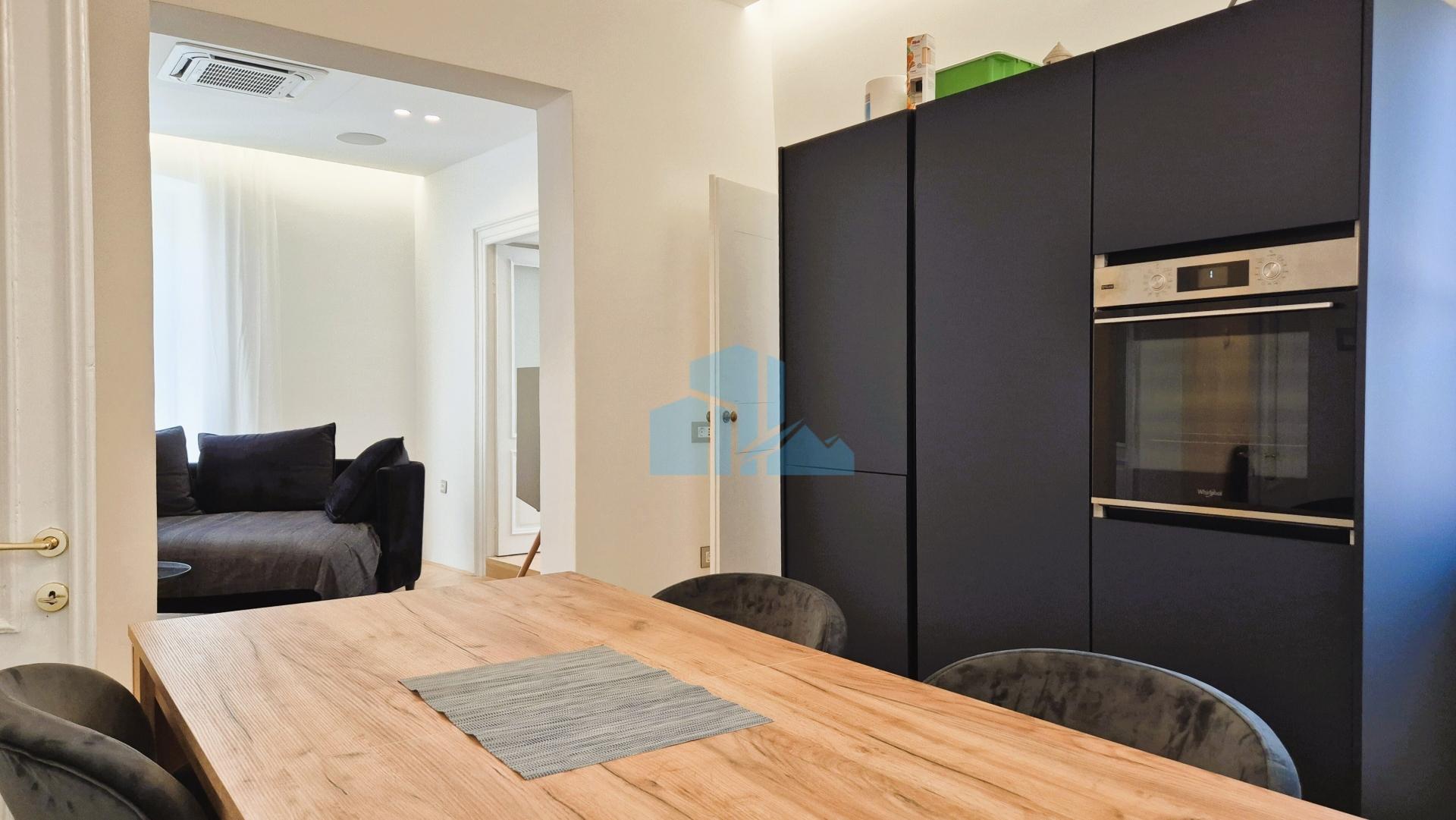 Šibenik – Grad - Jedinstveni renoviran i opremljen stan 75 m² u centru Šibenika